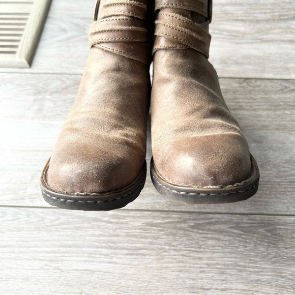 Born Leandra Gray Distressed Leather Boots Side Zip - Picture 5 of 13